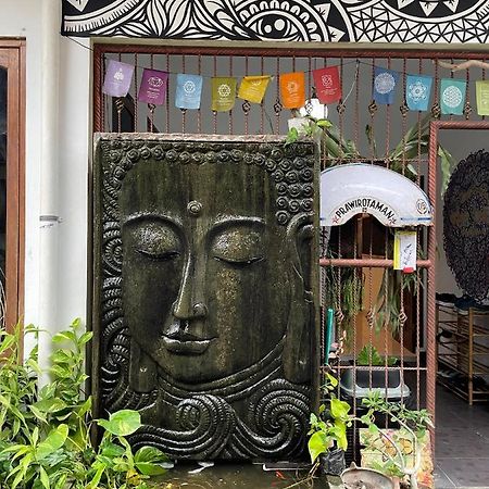 Gorga Hostel Yogyakarta Exteriör bild